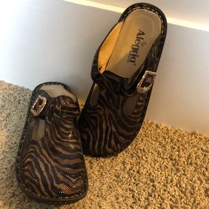 Alegria Classic Clog-Safari Print